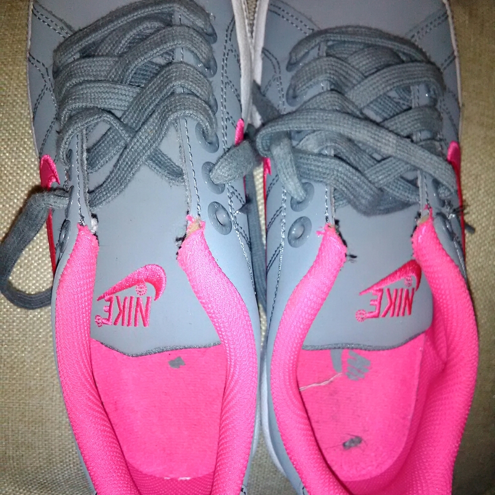 Nike ladies tennis shoes